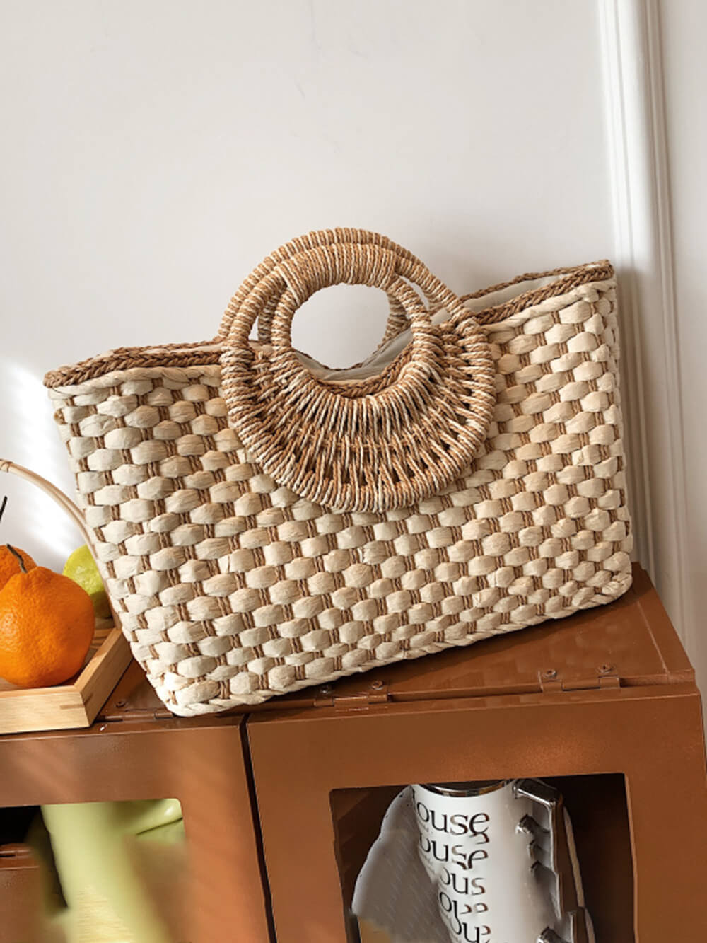 Borsa da spiaggia in paglia alla moda