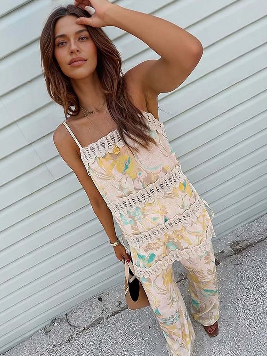 Elegante set con canotta con bordo in pizzo e pantaloni a gamba larga