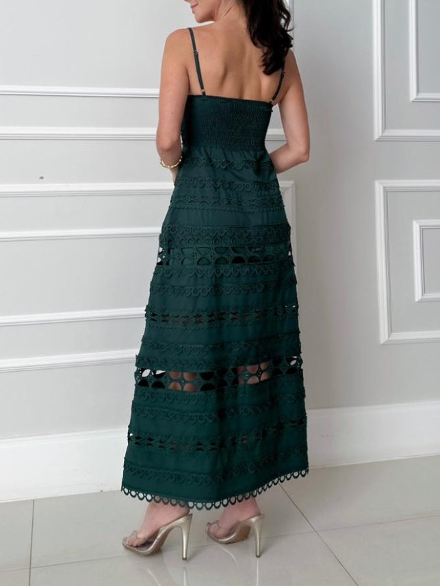 Elegantes Midikleid mit Spitze, Cut-outs und Spaghettiträgern