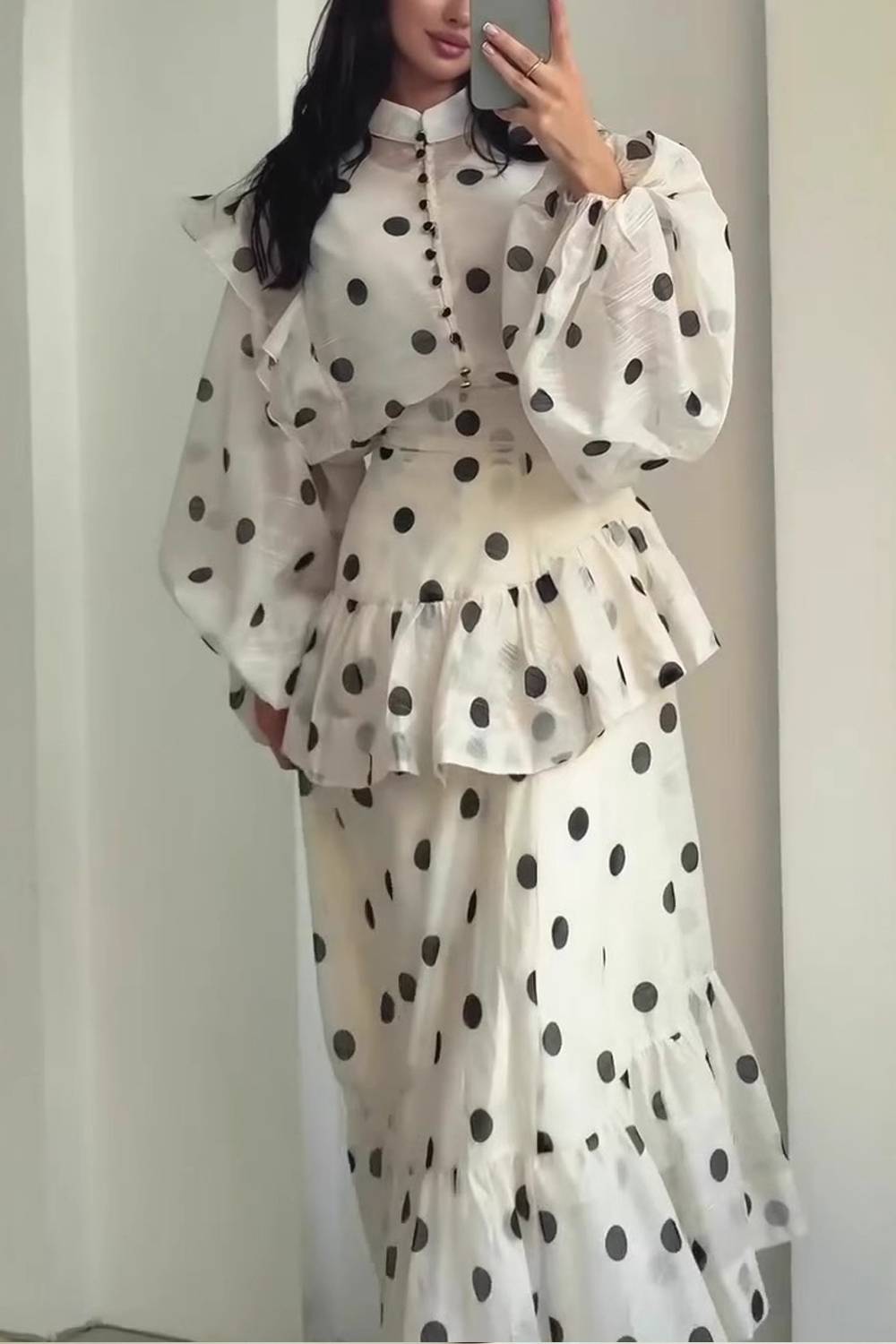 Vestido largo retro con mangas abullonadas y volantes