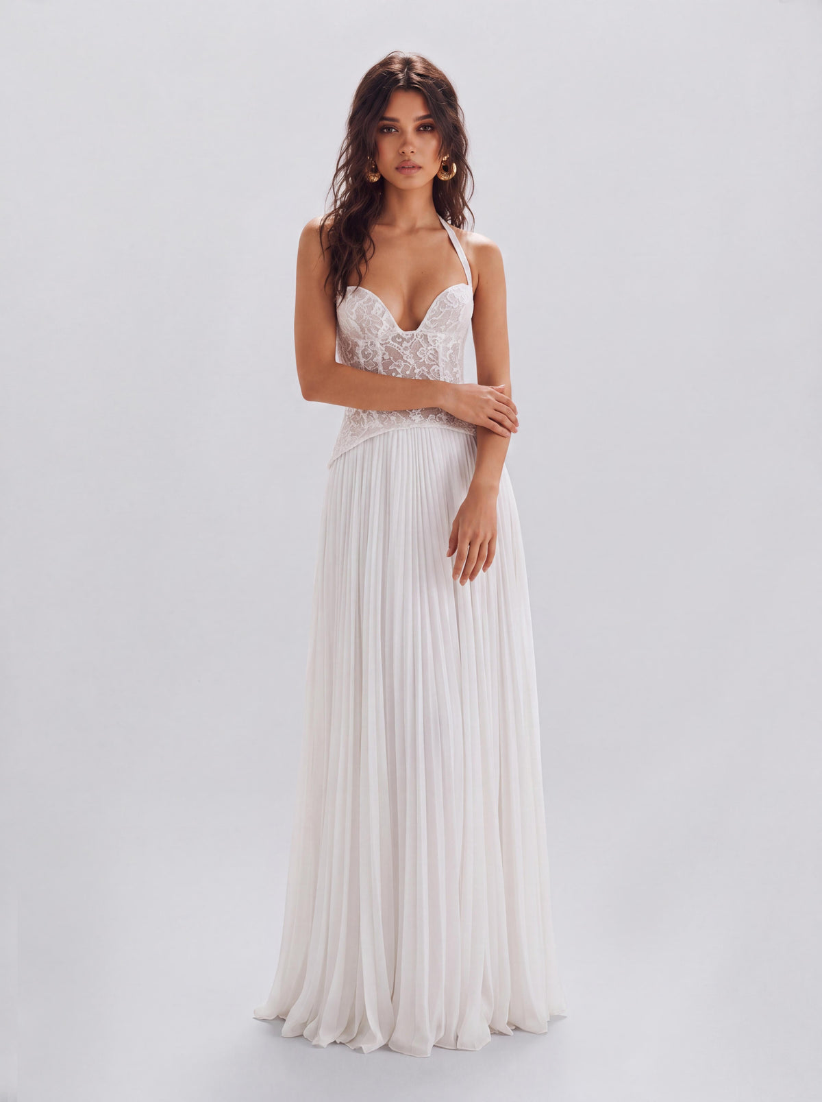 Vestido largo de fiesta con escote barco de encaje y pliegues
