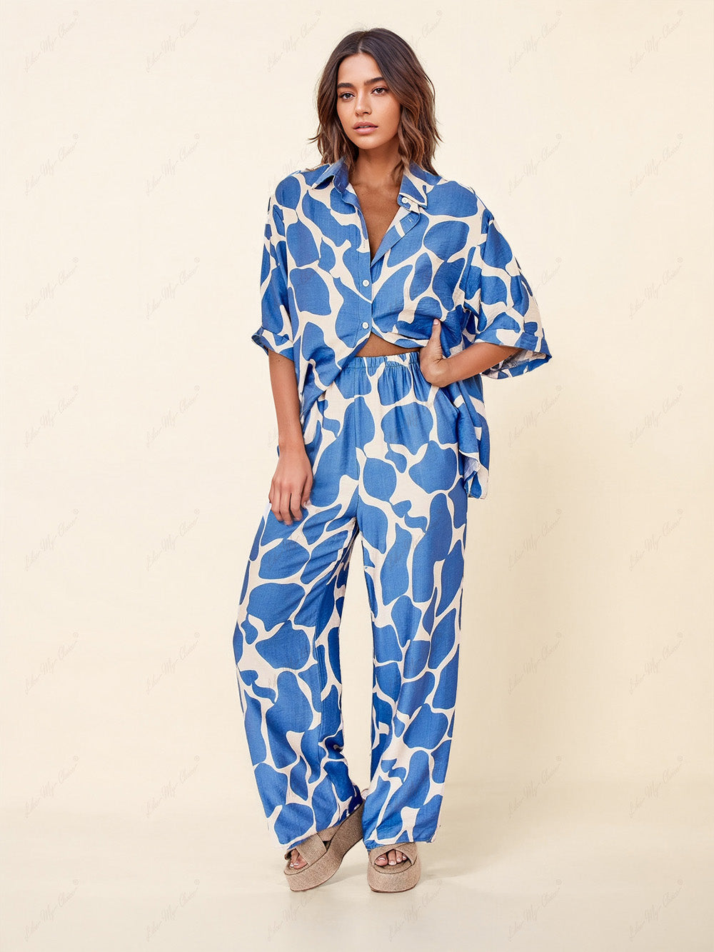 Pantalones holgados estampados a rayas azules y blancas