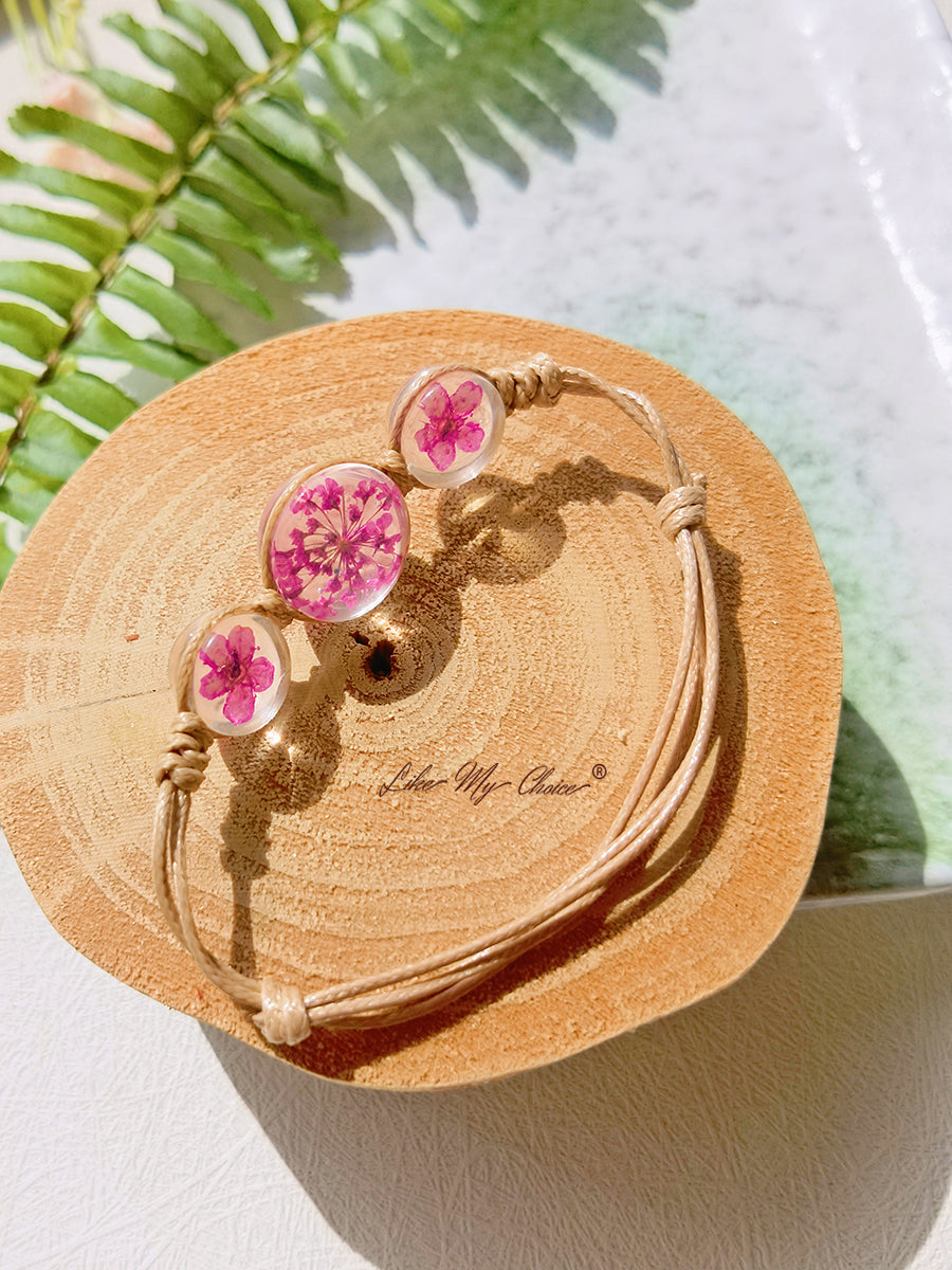 Bracelet jonc à charms en forme de pierres précieuses et de fleurs de cerisier, avec cordon réglable