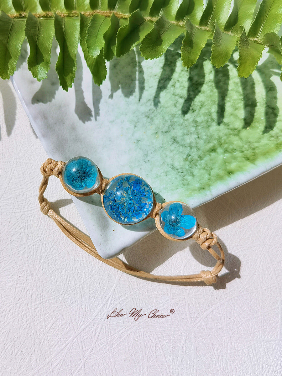 Bracelet jonc à charms en forme de pierres précieuses et de fleurs de cerisier, avec cordon réglable