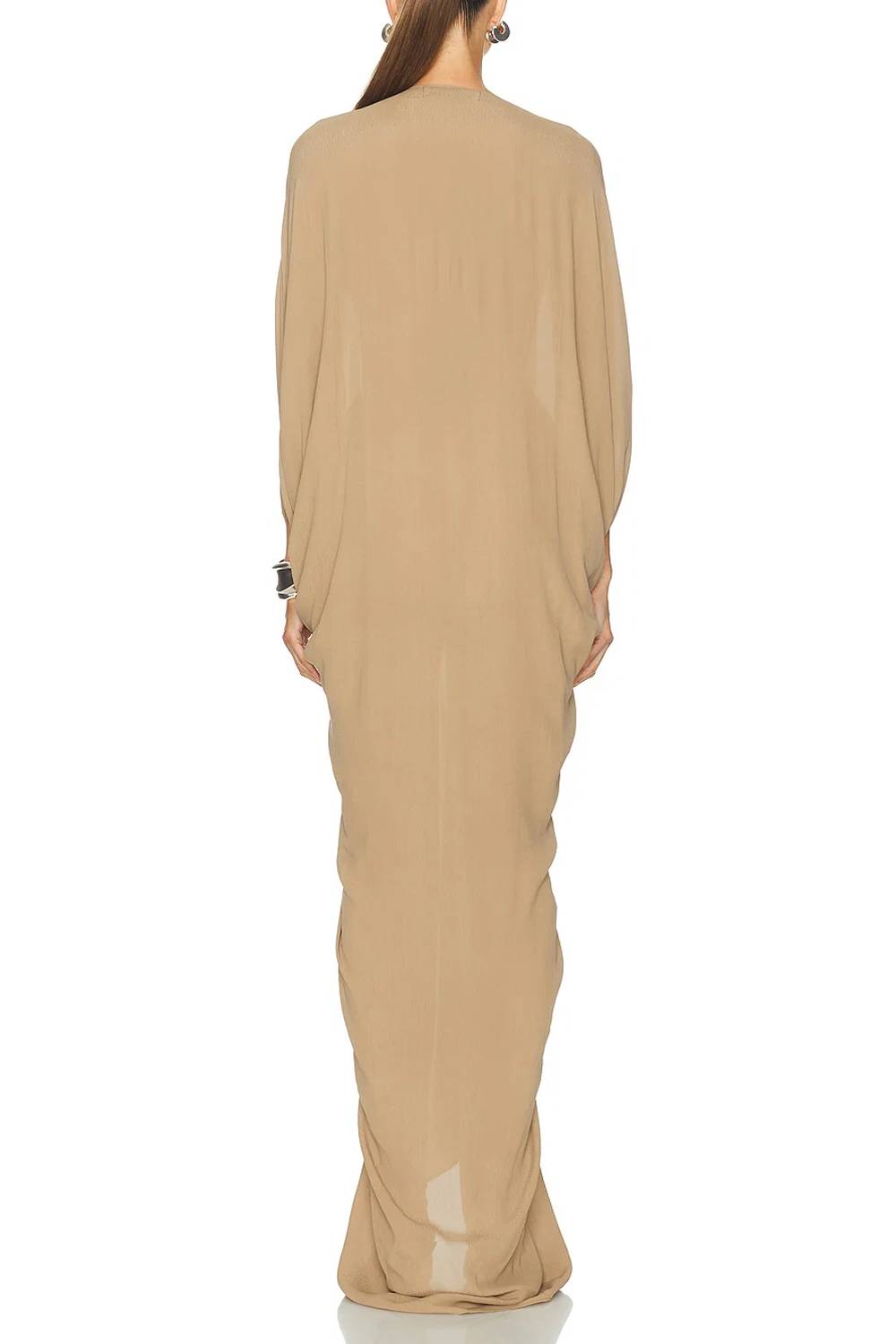 Vestido maxi drapeado com decote em V profundo, mangas morcego, fivela metálica e racha