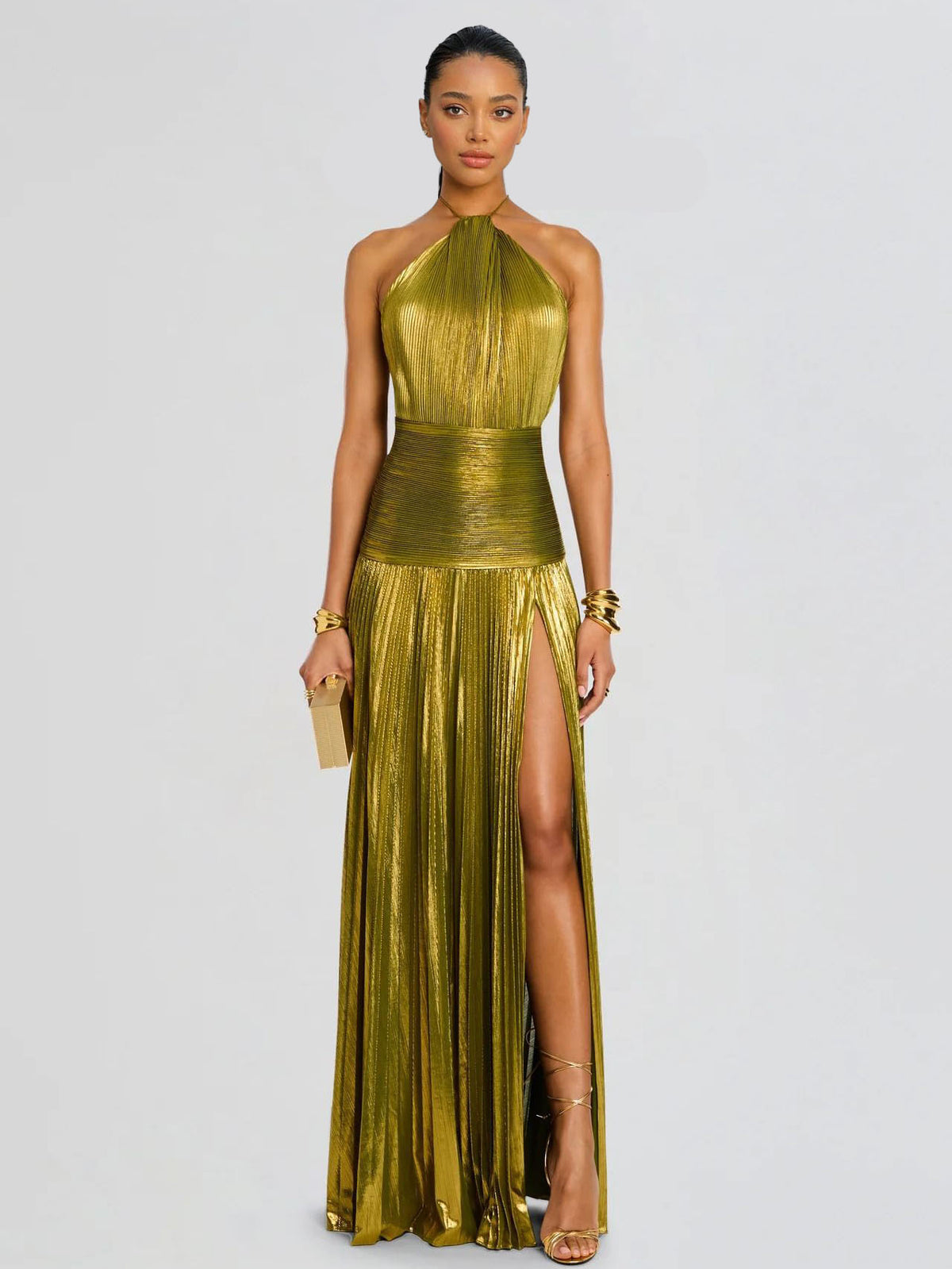Elegantes Maxikleid mit Metallic-Plisseefalten und Neckholder
