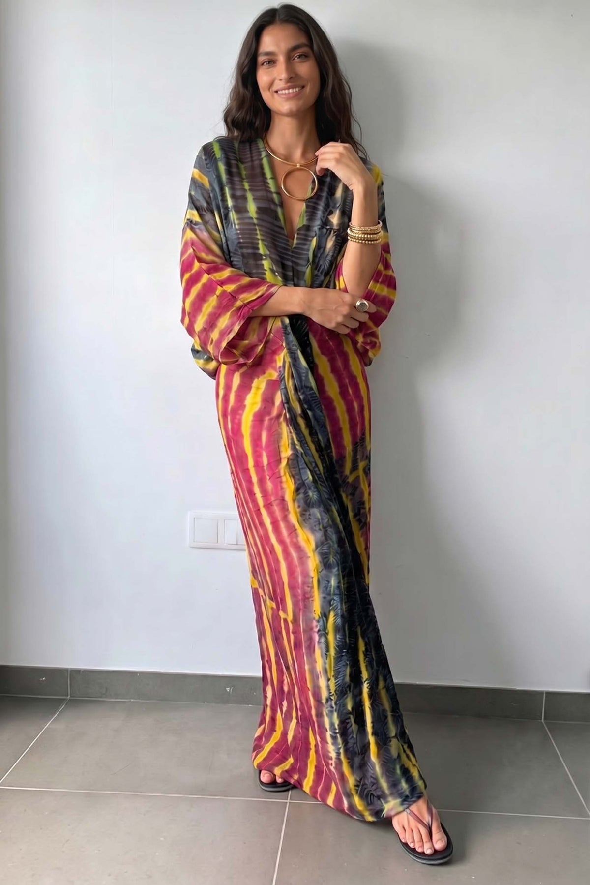 Maxikleid mit V-Ausschnitt, Print, Schlitz und Bänderdetail