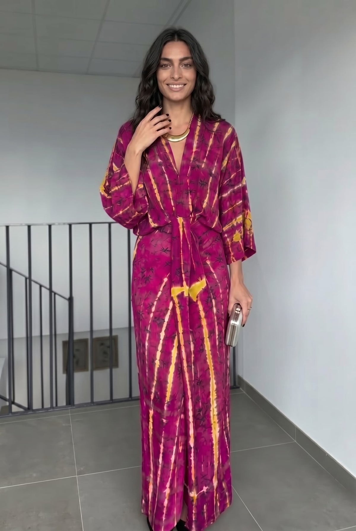 Maxikleid mit V-Ausschnitt, Print, Schlitz und Bänderdetail
