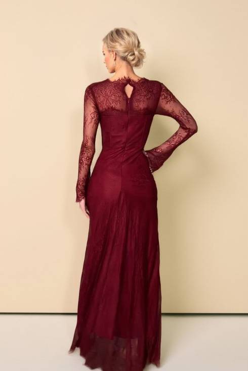 Vestido largo de encaje con falda de sirena