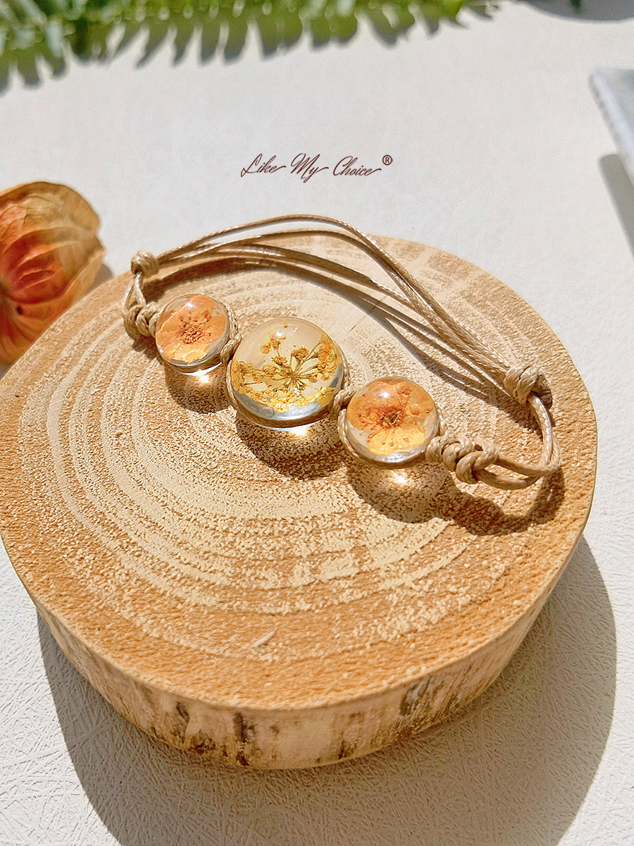 Bracelet jonc à charms en forme de pierres précieuses et de fleurs de cerisier, avec cordon réglable