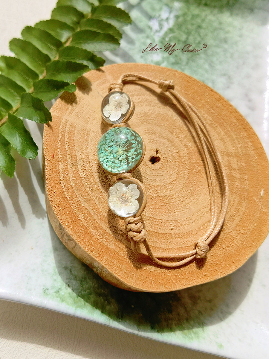Bracelet jonc à charms en forme de pierres précieuses et de fleurs de cerisier, avec cordon réglable
