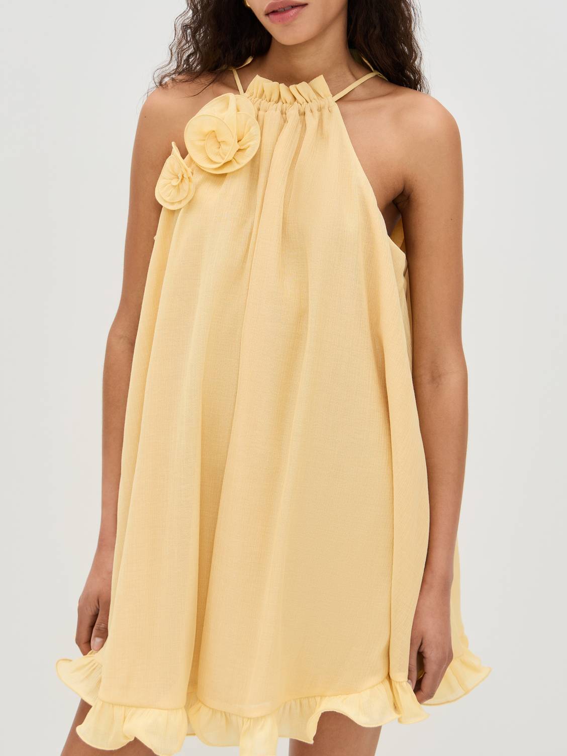 Kleid mit dreidimensionalen Blumen im Urlaubsstil
