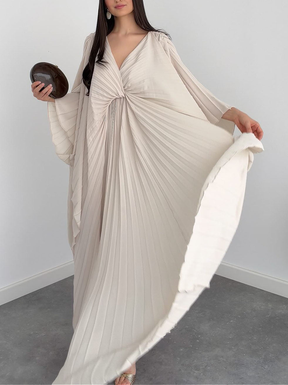 Abito lungo elegante plissettato con maniche a pipistrello