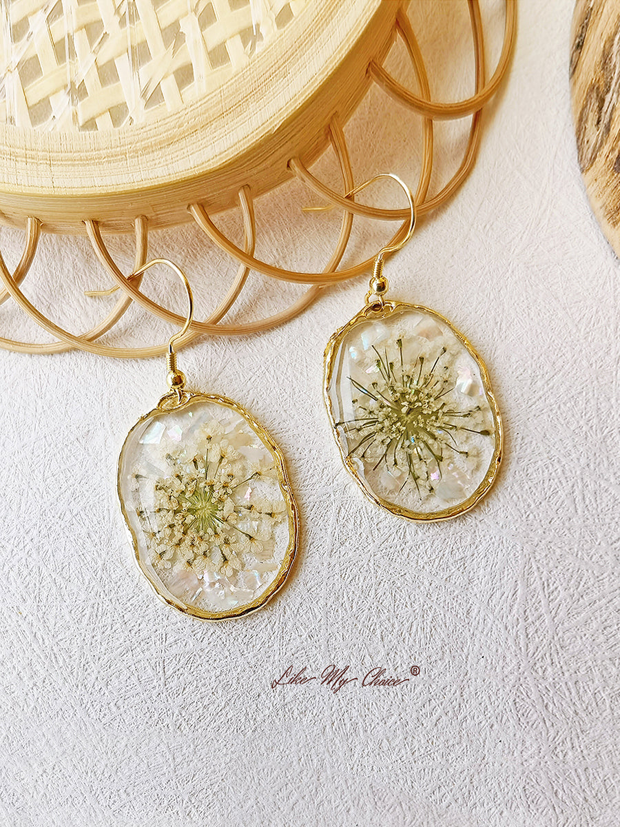 Pendientes con flores prensadas - flores de zanahoria silvestre ovaladas