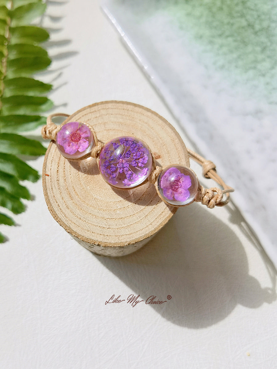Bracelet jonc à charms en forme de pierres précieuses et de fleurs de cerisier, avec cordon réglable