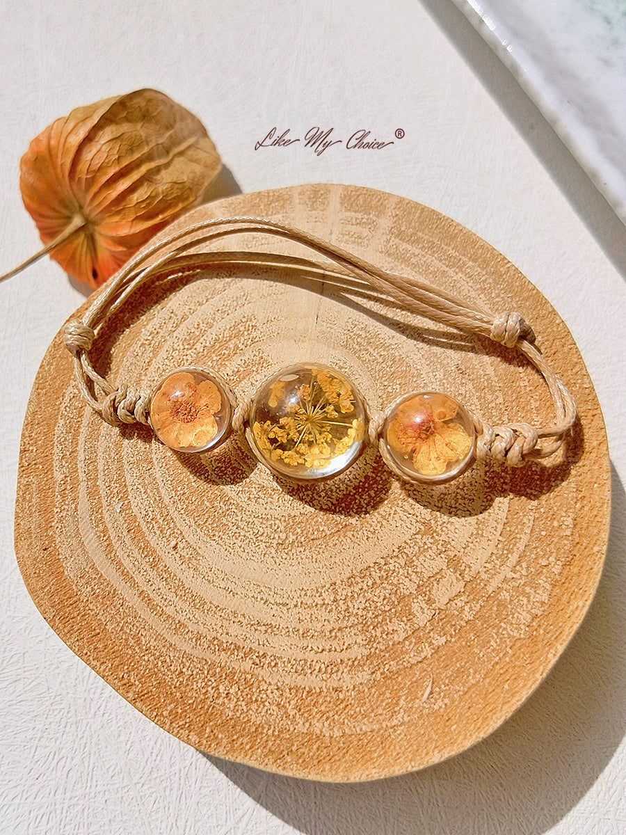 Bracelet jonc à charms en forme de pierres précieuses et de fleurs de cerisier, avec cordon réglable