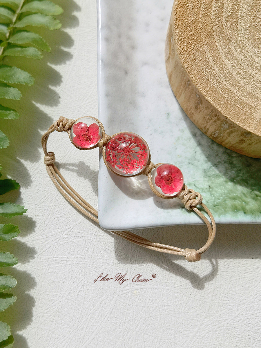 Bracelet jonc à charms en forme de pierres précieuses et de fleurs de cerisier, avec cordon réglable