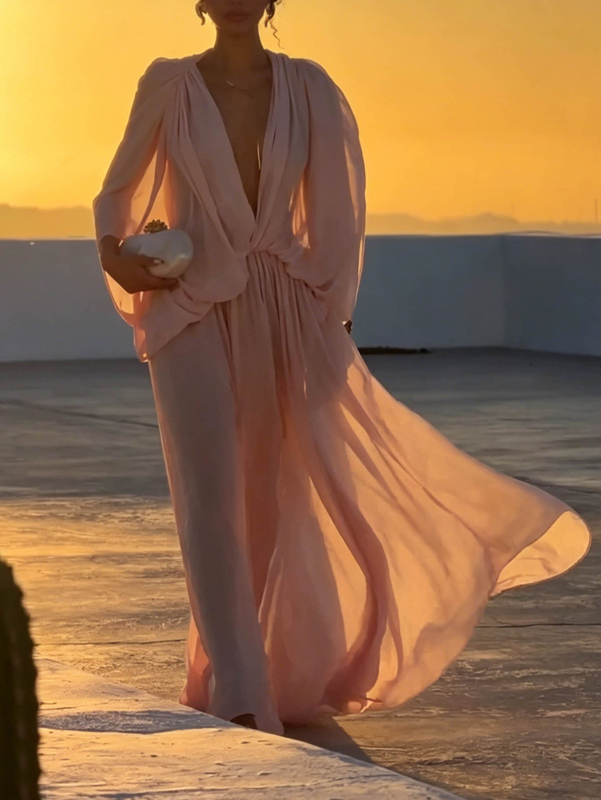 Elegantes, fließendes Chiffon-Maxikleid