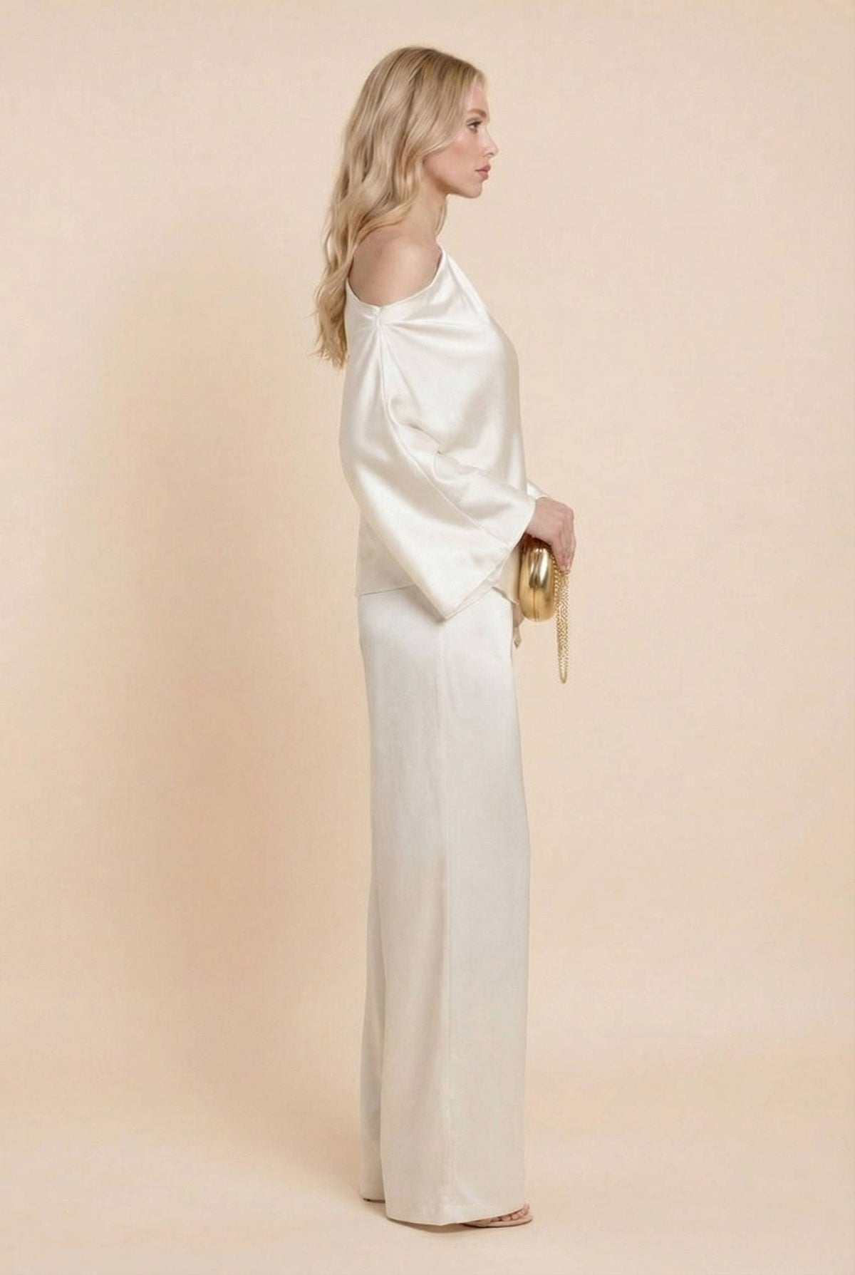 Zweiteiler-Set aus schulterfreiem asymmetrischem Hemd und Hose mit weitem Bein