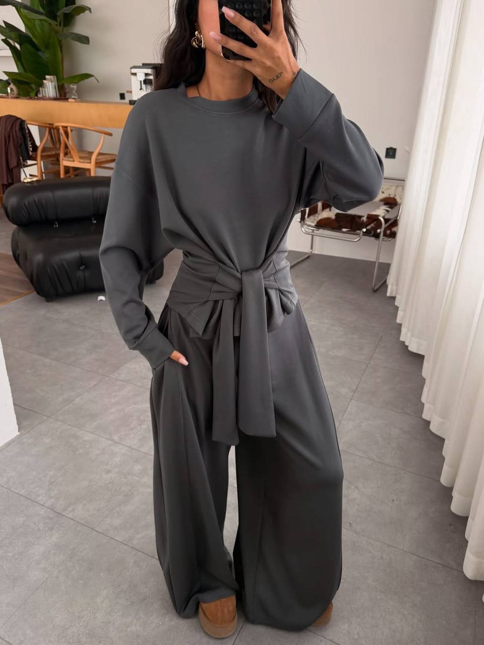 Ensemble avec pull à lacets et pantalon à jambes larges