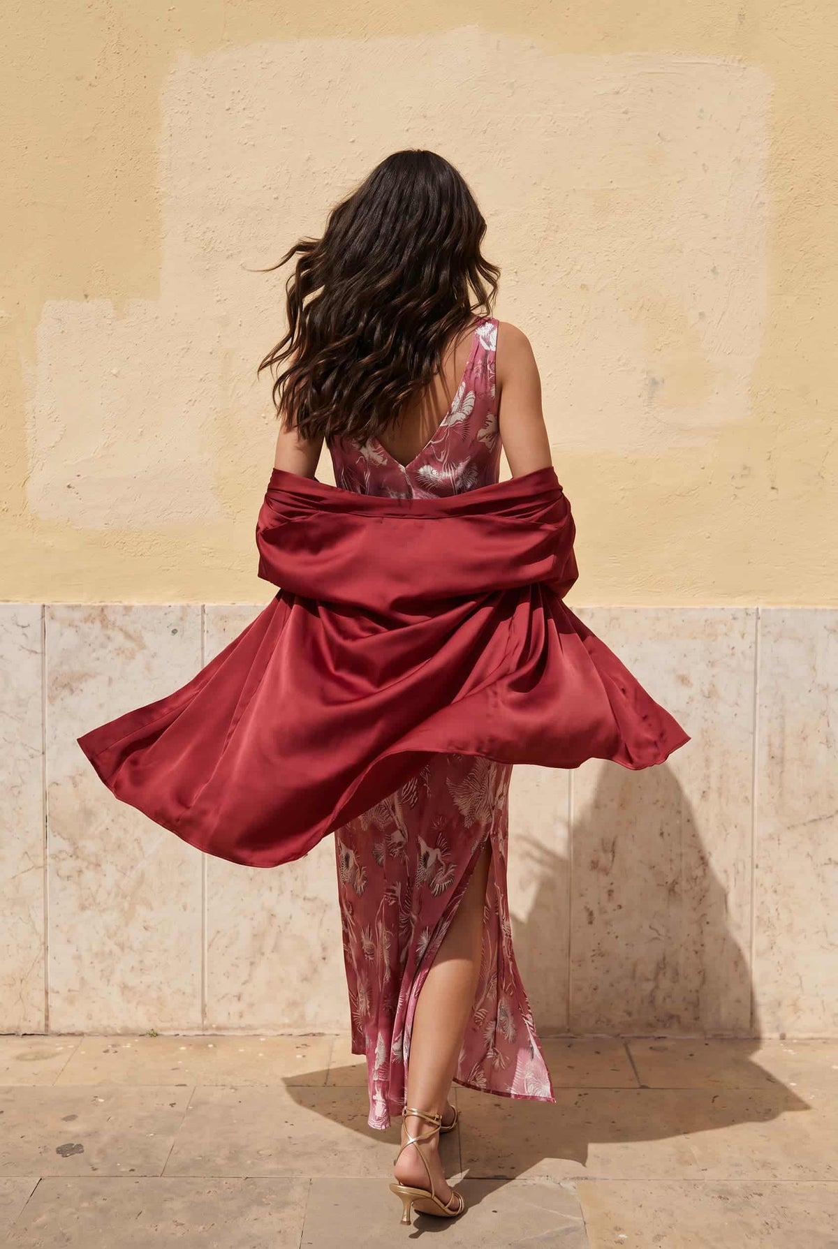 Set aus bedrucktem Kleid und Mantel