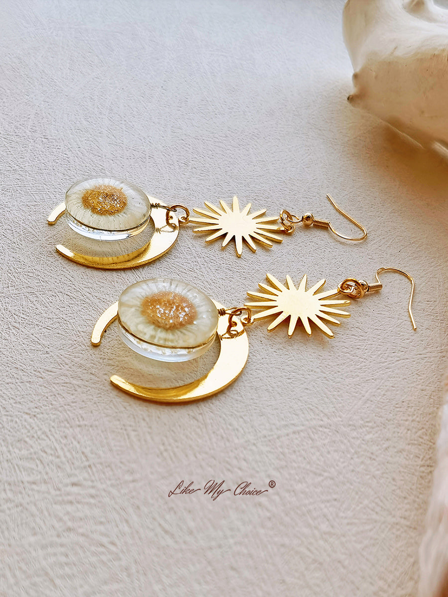 Pendientes con flores prensadas - margarita de resina con sol