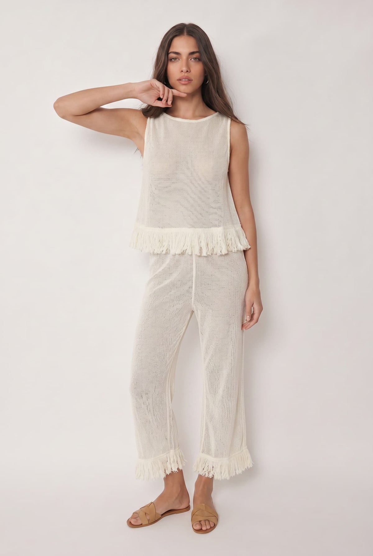 Conjunto de top de malla con flecos y pantalones de pernera ancha