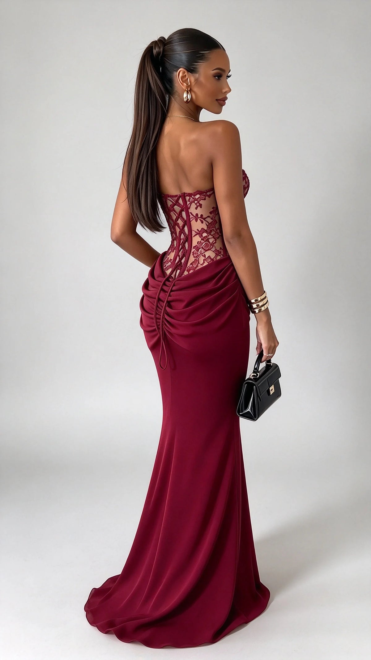 Robe de soirée longue bordeaux bustier, avec corsage corseté en dentelle drapé