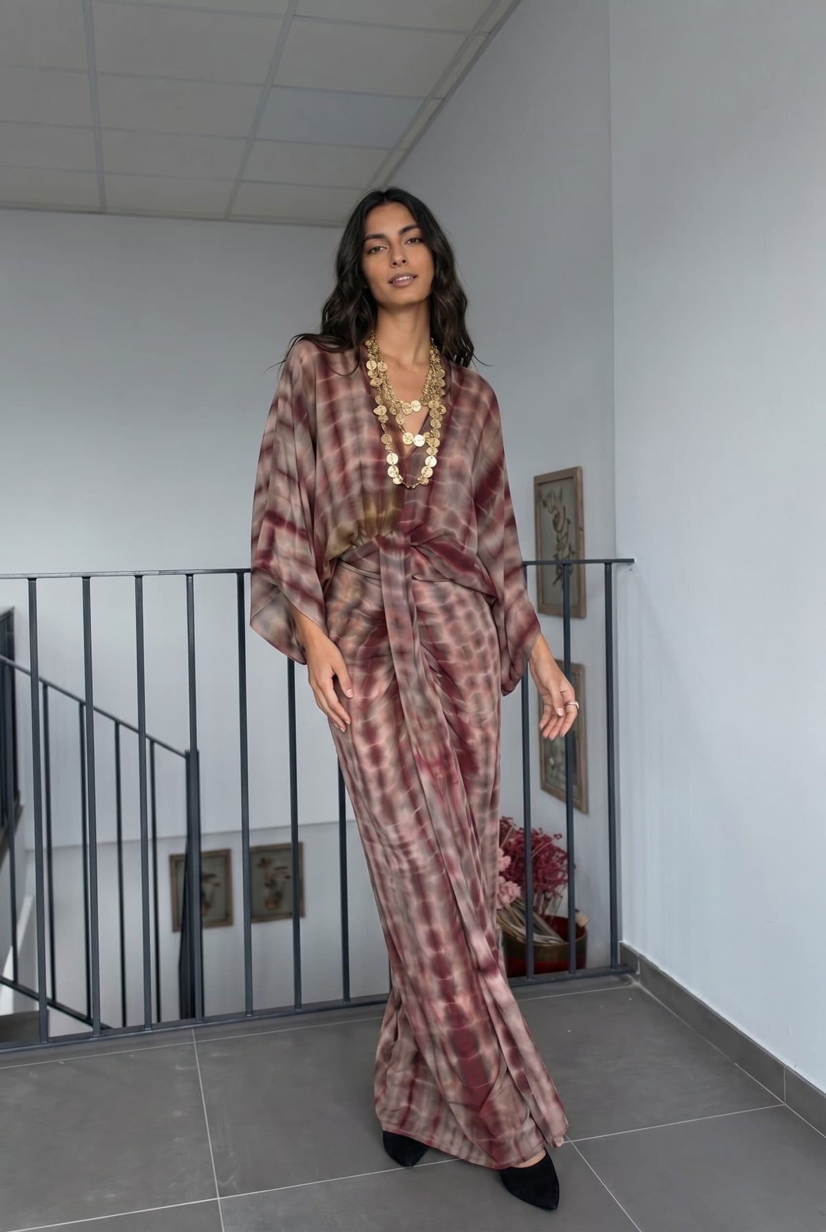 Maxikleid mit V-Ausschnitt, Print, Schlitz und Bänderdetail