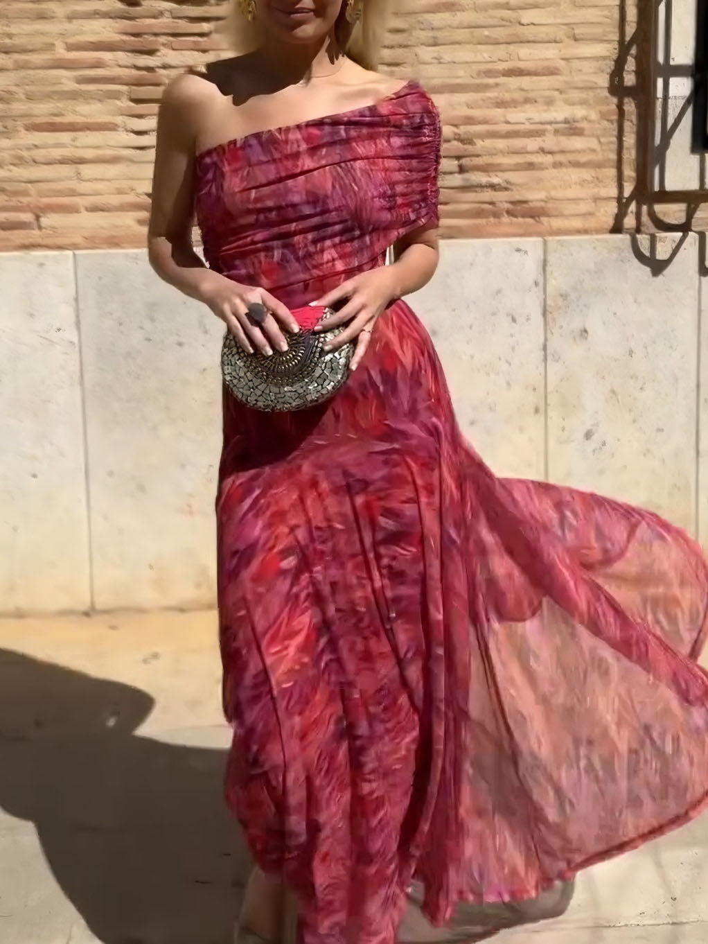 Vestido largo elegante de malla con estampado abstracto