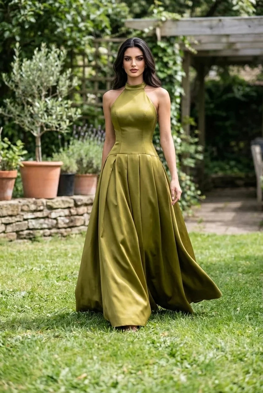 Abito da sera maxi formale in raso verde oliva, con collo all'americana, vita scesa e pieghe