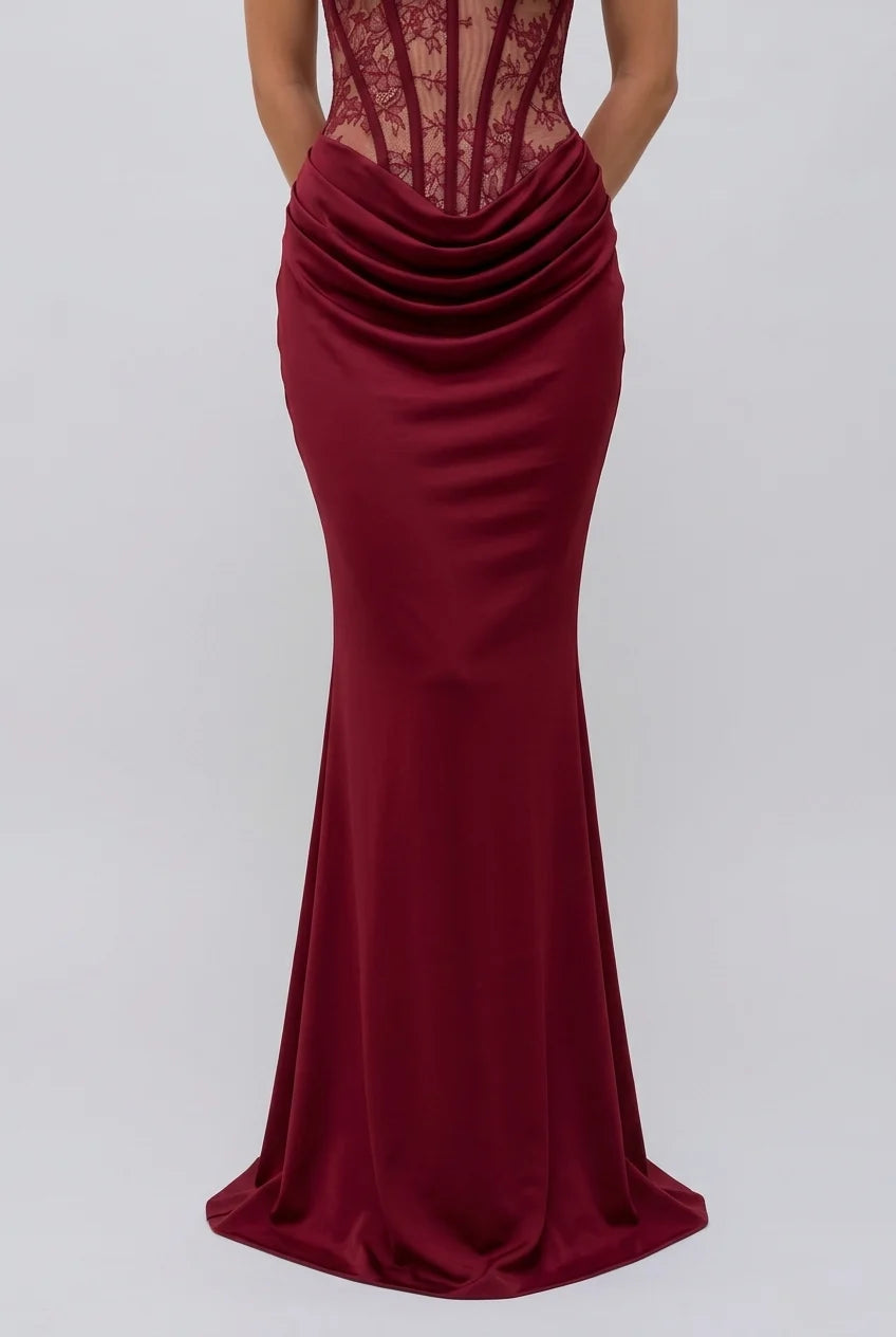 Robe de soirée longue bordeaux bustier, avec corsage corseté en dentelle drapé