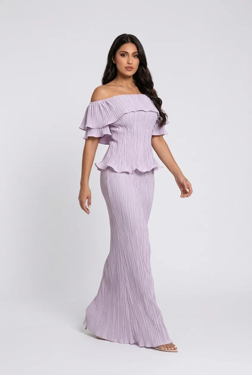 Plissiertes Maxikleid in Säulenform mit schulterfreiem Ausschnitt und Schößchen für Hochzeitsgäste