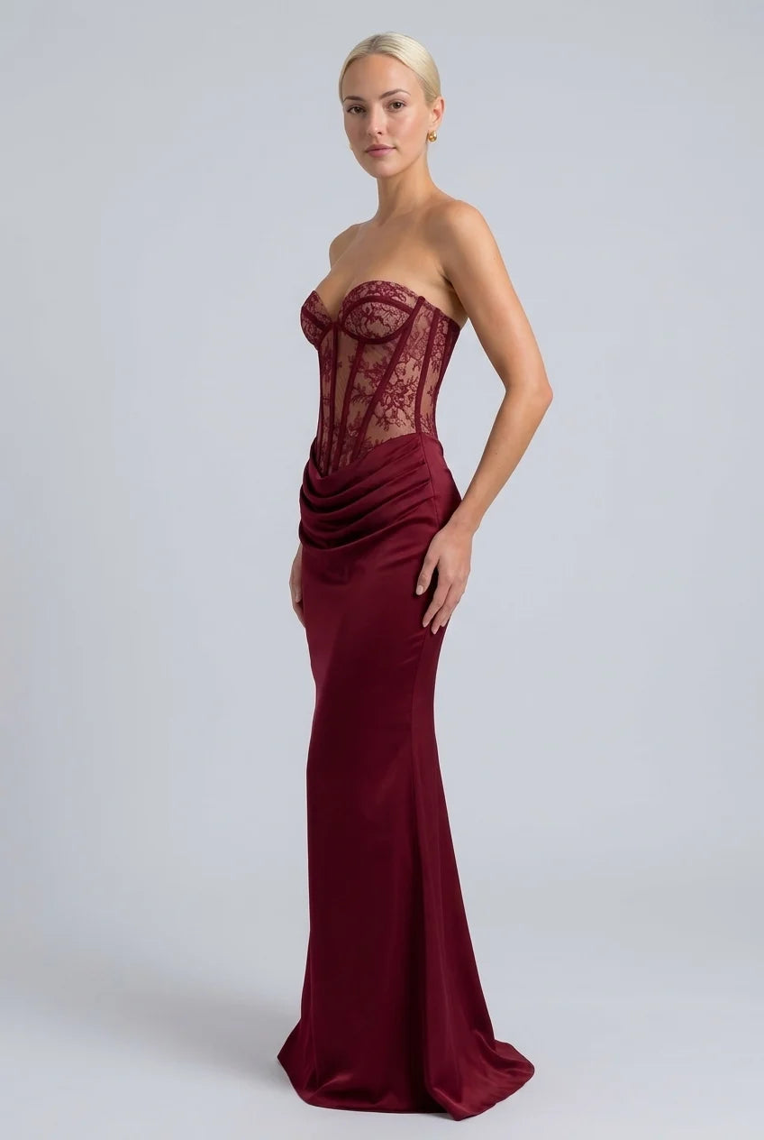 Robe de soirée longue bordeaux bustier, avec corsage corseté en dentelle drapé