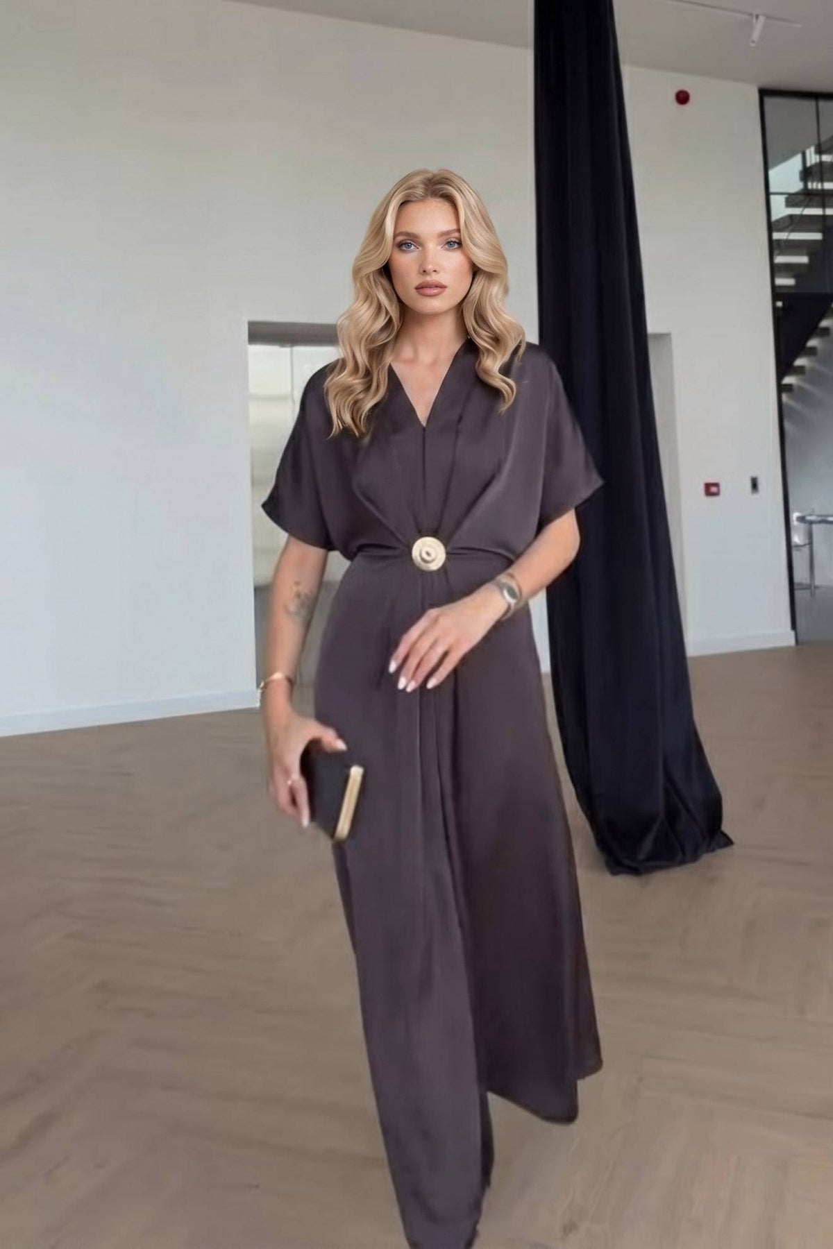 Maxikleid mit V-Ausschnitt und Schlitz