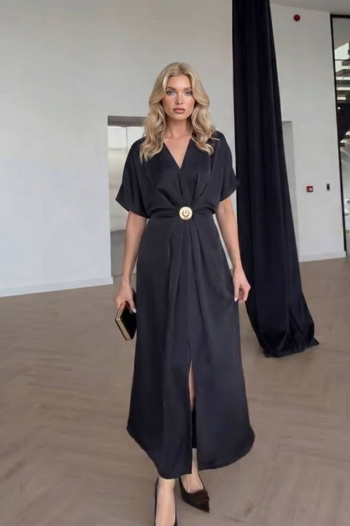 Maxikleid mit V-Ausschnitt und Schlitz