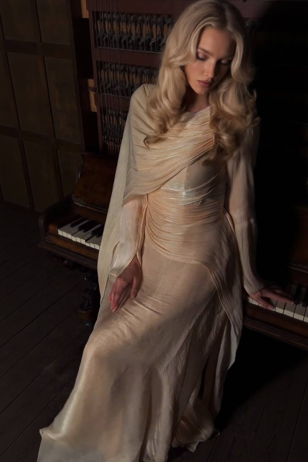 Maxikleid mit plissiertem Schleifendesign