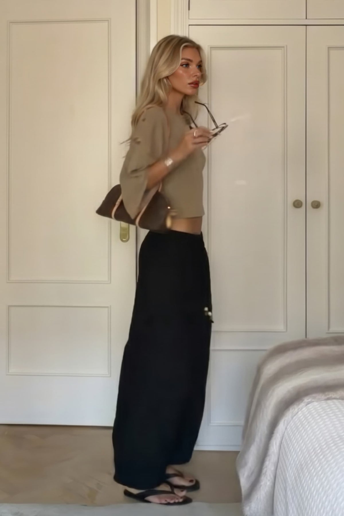 Set aus Oberteil mit Puffärmeln und Hose mit weitem Bein