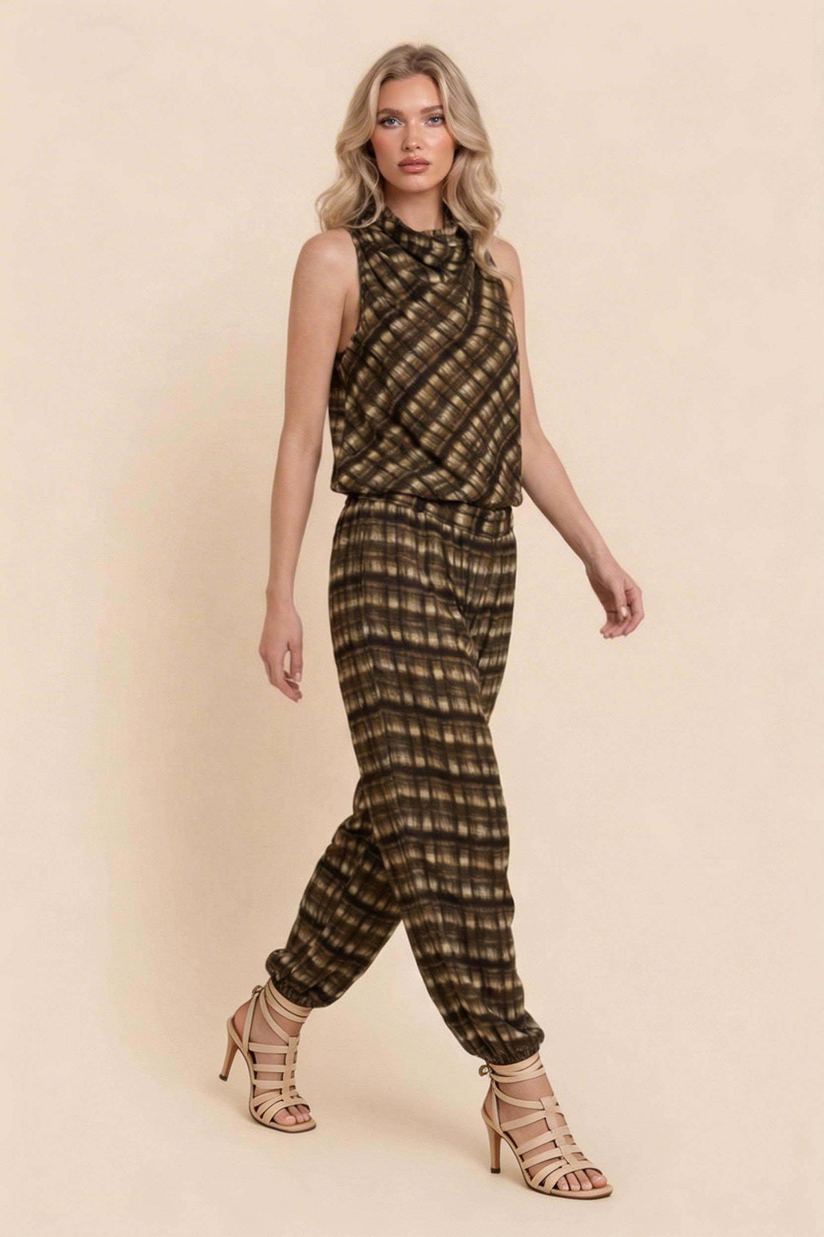 Set aus Oberteil mit Karomuster und Wasserfallausschnitt sowie Hose