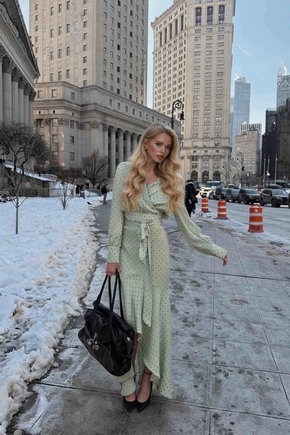 طقم من قميص منقط وتنورة بذيل السمكة