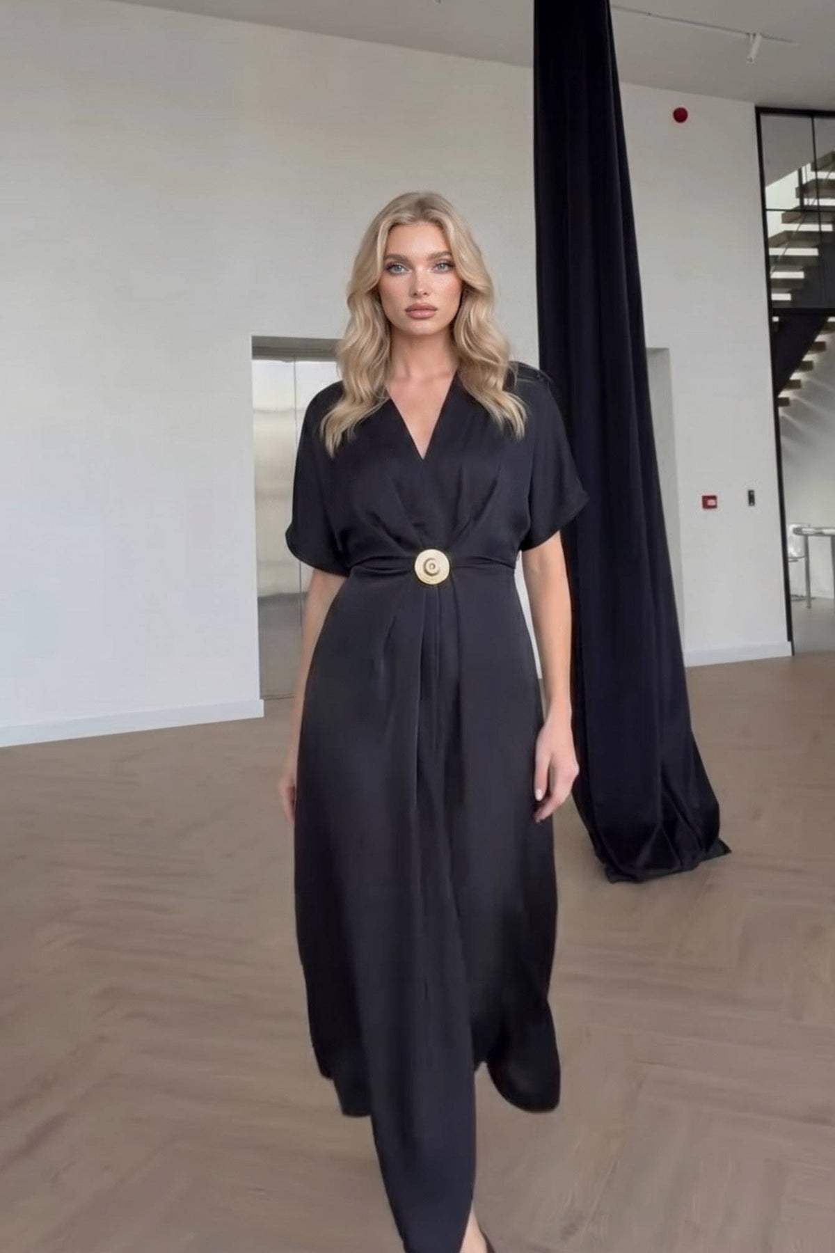 Maxikleid mit V-Ausschnitt und Schlitz