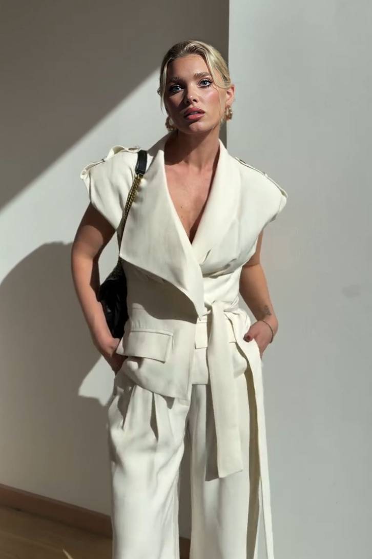 Set aus asymmetrischer Weste und Hose mit weitem Bein