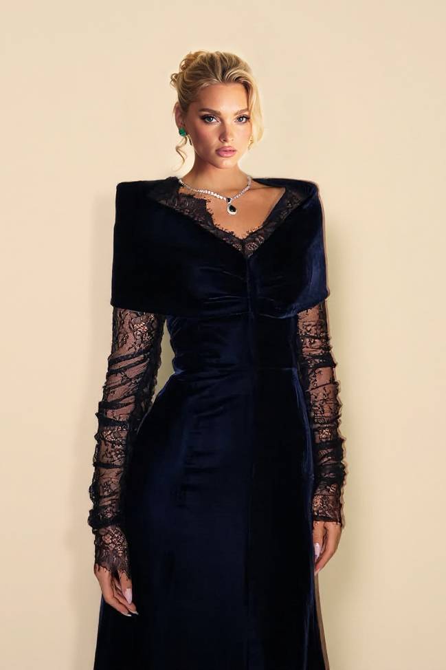 Abito maxi in velluto con inserti in pizzo