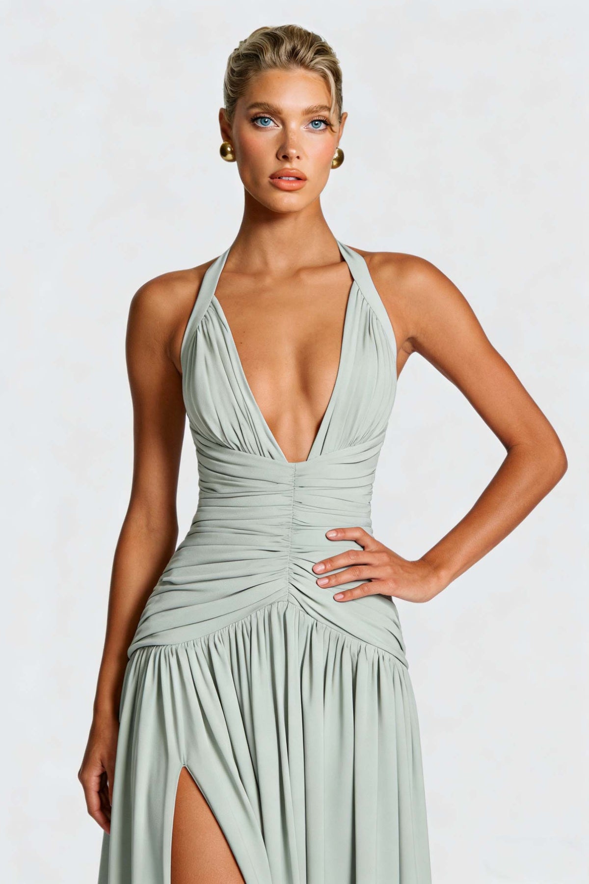 Maxikleid mit Neckholder, Plisseefalten und Schlitz