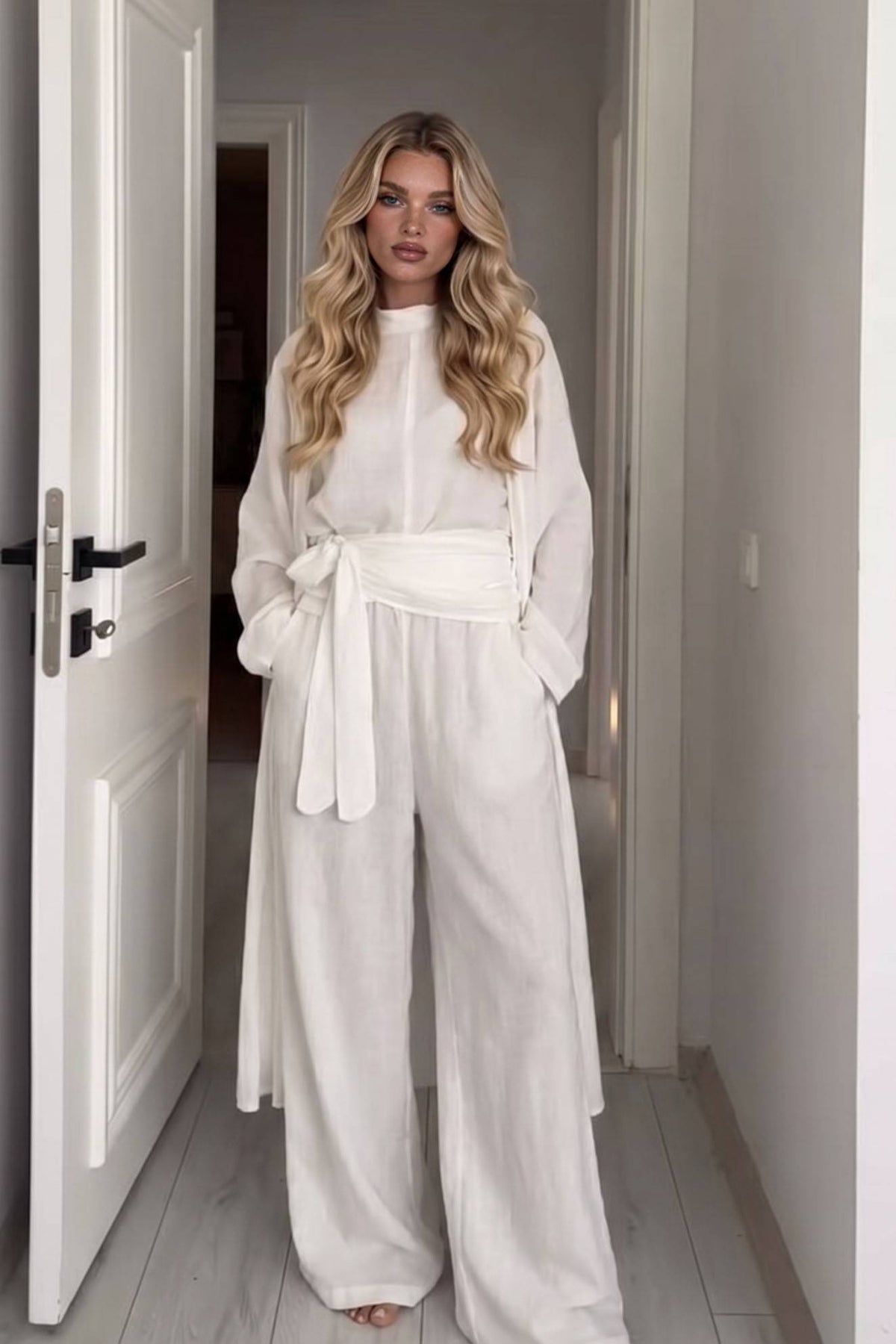 Set aus Schlitzhemd und Hose mit weitem Bein