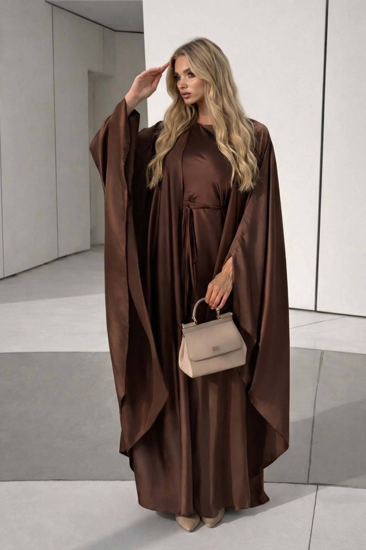 طقم فستان ماكسي بأكمام قصيرة مع شال