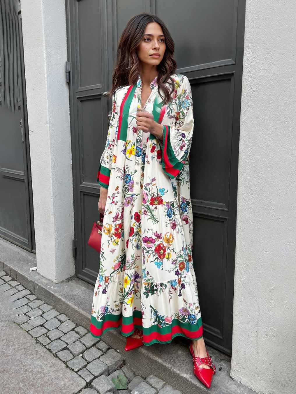 Maxikleid im Resort-Stil mit Blumenprint und Trompetenärmeln