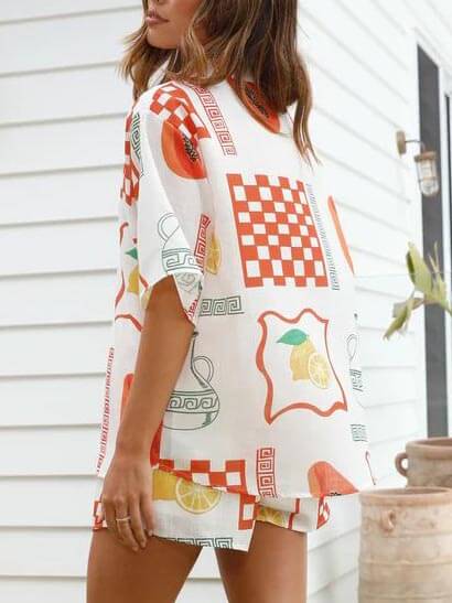 Conjunto holgado de camisa y shorts con estampado étnico