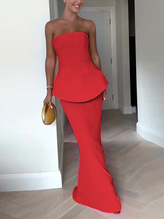 Elegantes zweiteiliges Set aus Bandeau-Top und hoch tailliertem Faltenrock