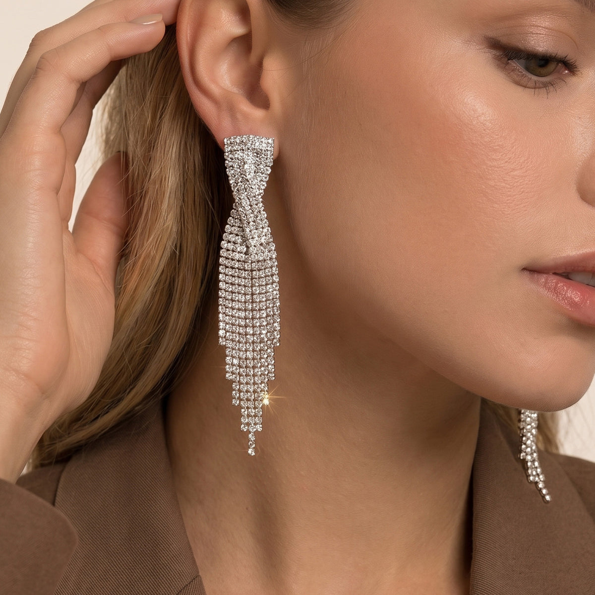 European And American Exaggerated Distinctive Tassel Rhinestone Earrings Elegant All-match Exquisite Niche Earrings Light Luxury High-end Earrings For Women